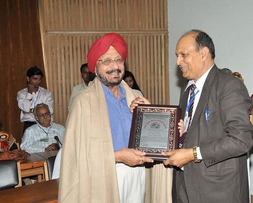 Life Time Achievement Award presented to Padma Bhushan Jasdev Singh