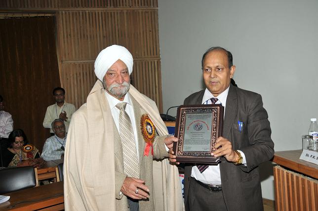Life Time Achievement Award presented to Padma Shree H.S. Jolly